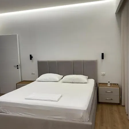 Glamorous 2-bedroom - Near 아파트