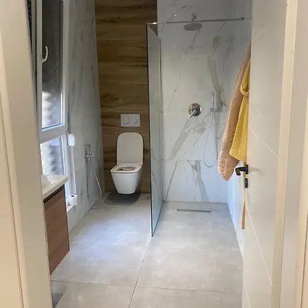Glamorous 2-bedroom - Near 티라나