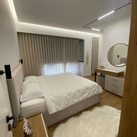 Glamorous 2-bedroom - Near * 티라나