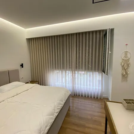 Daire Glamorous 2-bedroom - Near *