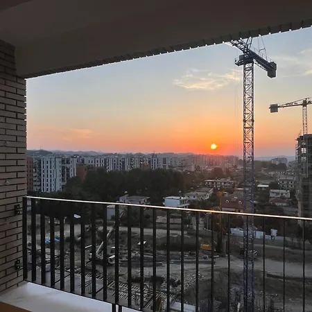 Glamorous 2-bedroom - Near 티라나
